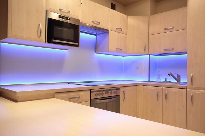HomeBrite - Color Changing LED Strip with Remote Control (5 meters)